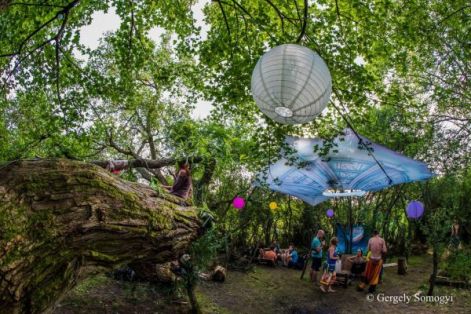 Boh&eacute;m lampionos dekor&aacute;ci&oacute; a Sun fesztitv&aacute;lon